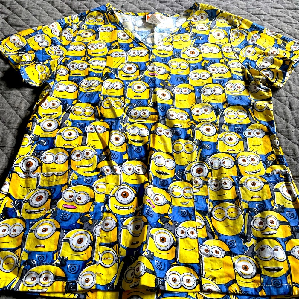 ⭐️3/$25⭐️ Minions/ Despicable Me Scrub Top, Size Small
